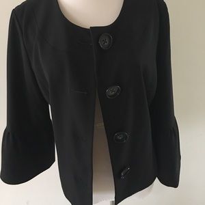 👍🏽 Classy ladies black jacket with 3/4 sleeves😍